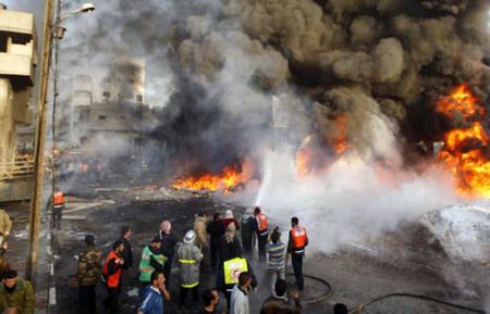 Gedung Yang Terbakar Akibat Serangan Rudal Israel